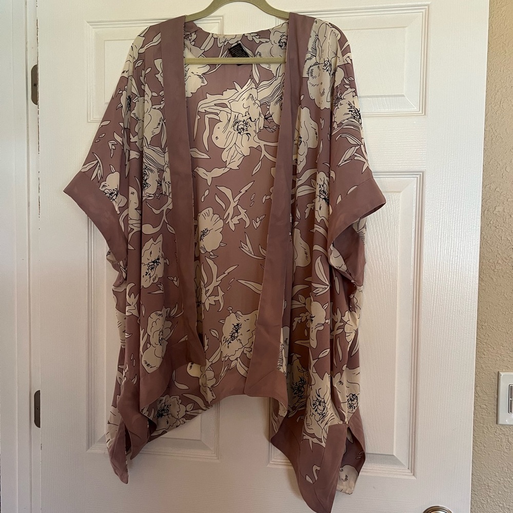 Gorgeous!! Vince Camuto Shrug.  Very chic and sophisticated!!